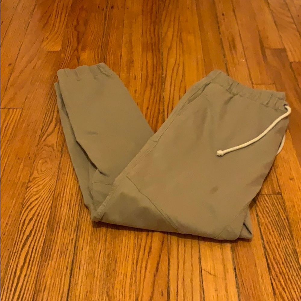 Divided men’s khaki style joggers